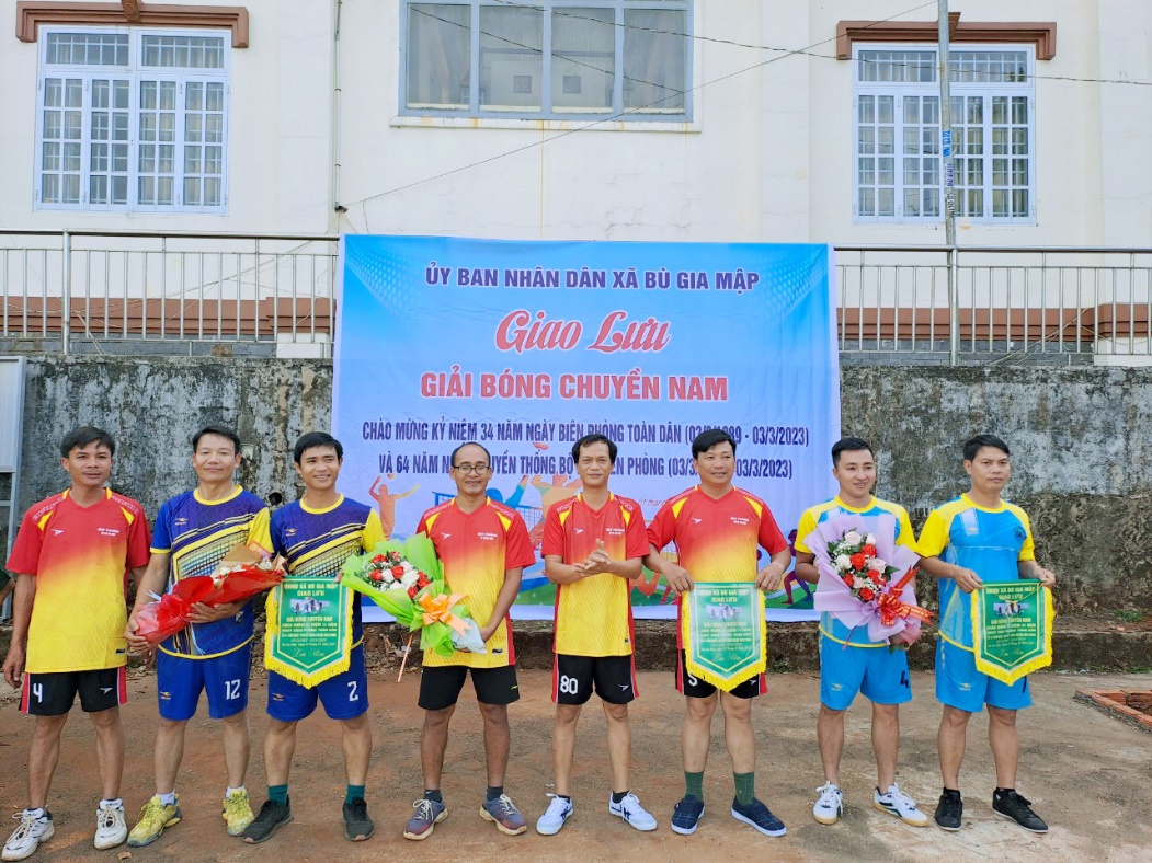 Trường THCS&THPT Đắk Mai: Tham gia giao lưu bóng chuyền nam chào mừng kỷ niệm 34 năm “Ngày hội biên phòng toàn dân” năm 2023