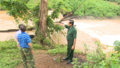 Kiểm tra công tác phòng chống lụt ở các xã biên giới