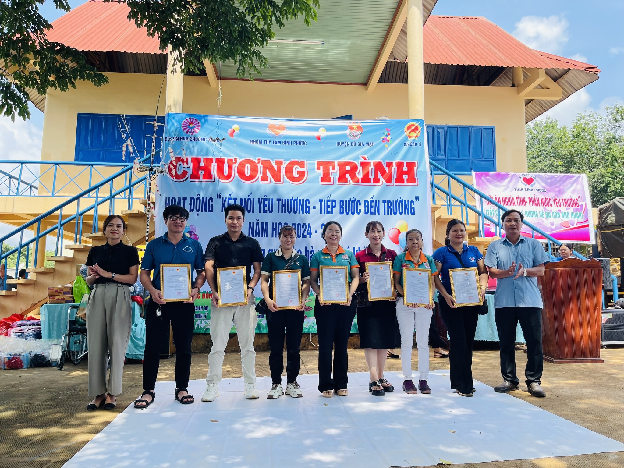 Hơn 100 triệu đồng được trao tặng trong chương trình "Kết nối yêu thương - Tiếp bước đến trường" năm học 2024 - 2025 tại xã Đăk Ơ, huyện Bù Gia Mập