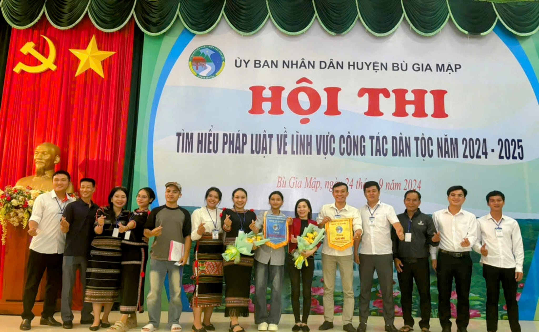 XÃ ĐĂK Ơ - XUẤT SẮC ĐẠT GIẢI NHÌ TOÀN ĐOÀN TẠI HỘI THI "TÌM HIỂU PHÁP LUẬT VỀ LĨNH VỰC CÔNG TÁC DÂN TỘC NĂM 2024 - 2025" DO ỦY BAN NHÂN DÂN HUYỆN BÙ GIA MẬP TỔ CHỨC