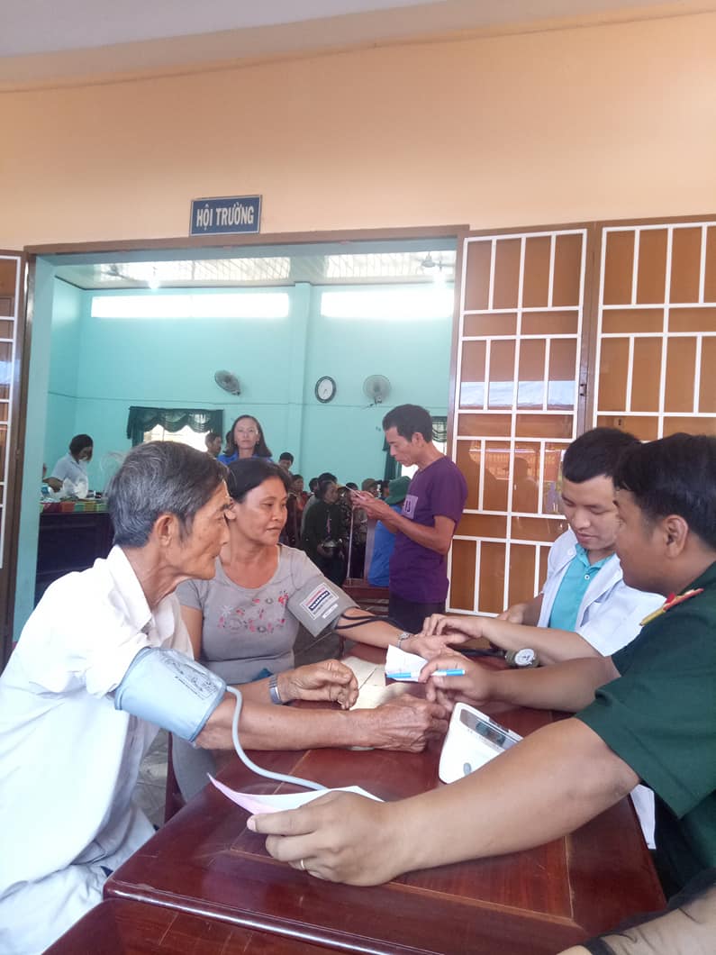 Khám bệnh và cấp phát thuốc miễn phí tại huyện Bù Gia Mập