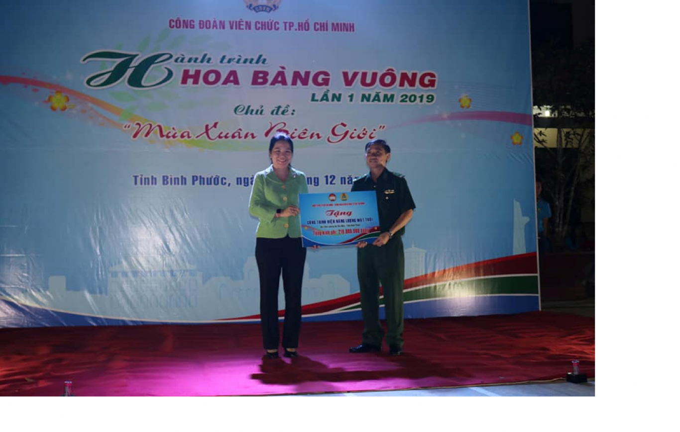 Công đoàn viên chức thành phố Hồ Chí Minh tổ chức  hành trình “Hoa Bàng Vuông” về huyện Bù Gia Mập
