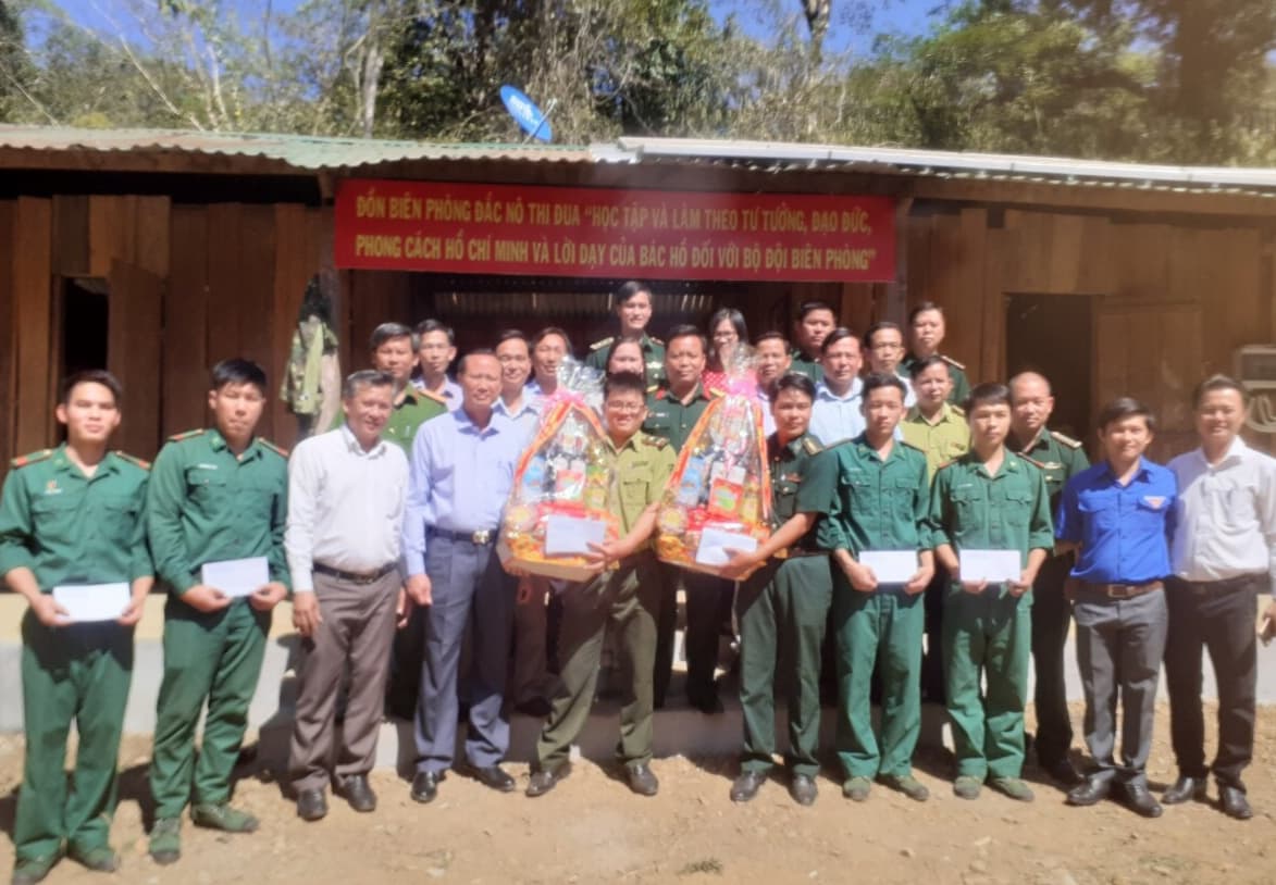 Lãnh đạo huyện Bù Gia Mập thăm, chúc tết các đồn biên phòng  nhân dịp tết Nguyên đán Canh Tý 2020