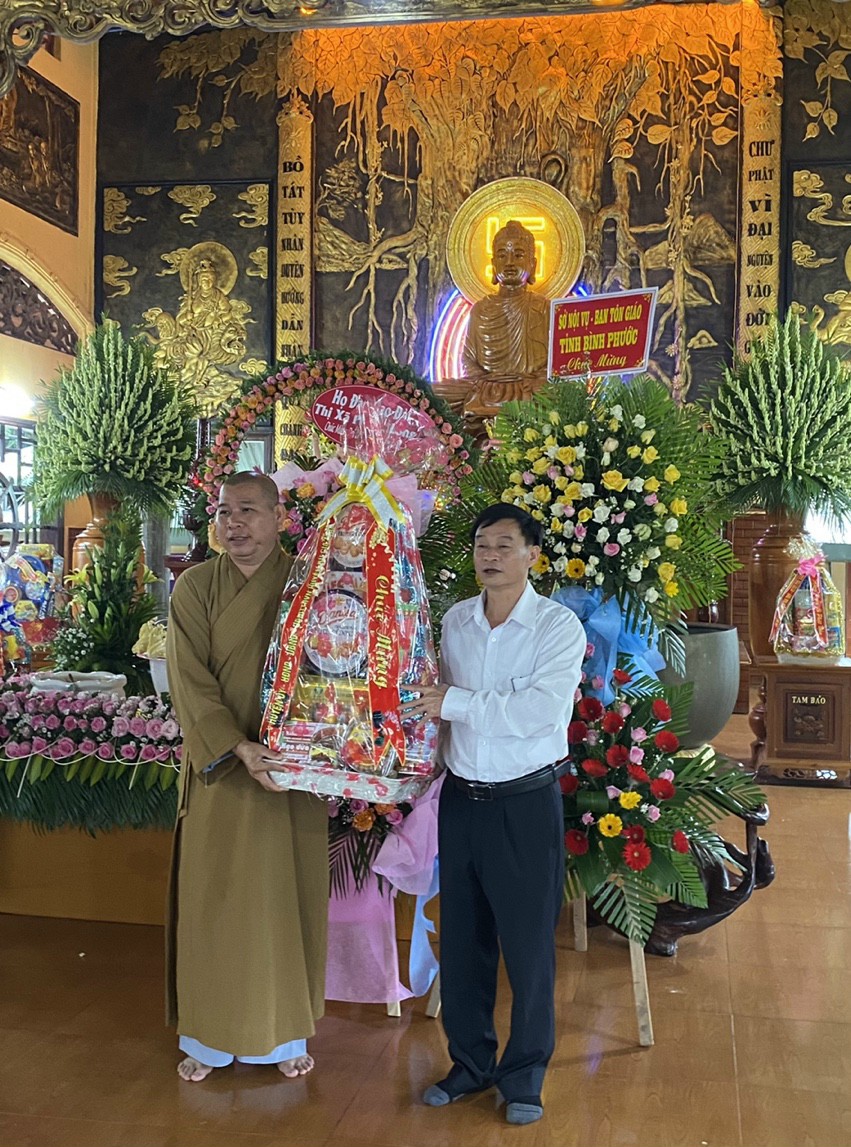 Lãnh đạo huyện Bù Gia Mập thăm, chúc mừng lễ Phật đản năm 2022