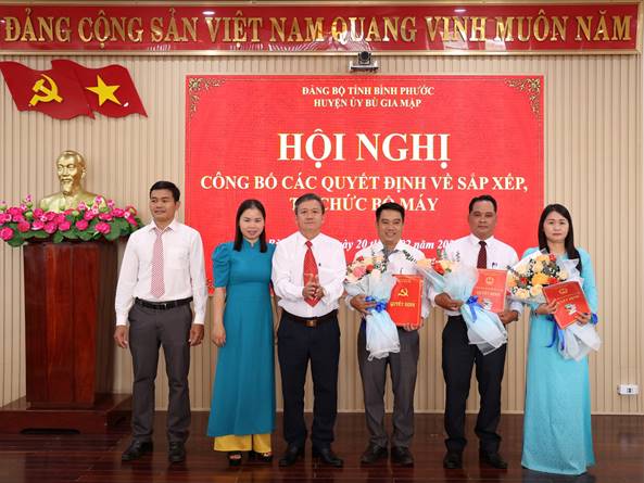 BÙ GIA MẬP TRIỂN KHAI KẾ HOẠCH KHEN THƯỞNG TRONG CÔNG TÁC TINH GỌN BỘ MÁY HÀNH CHÍNH